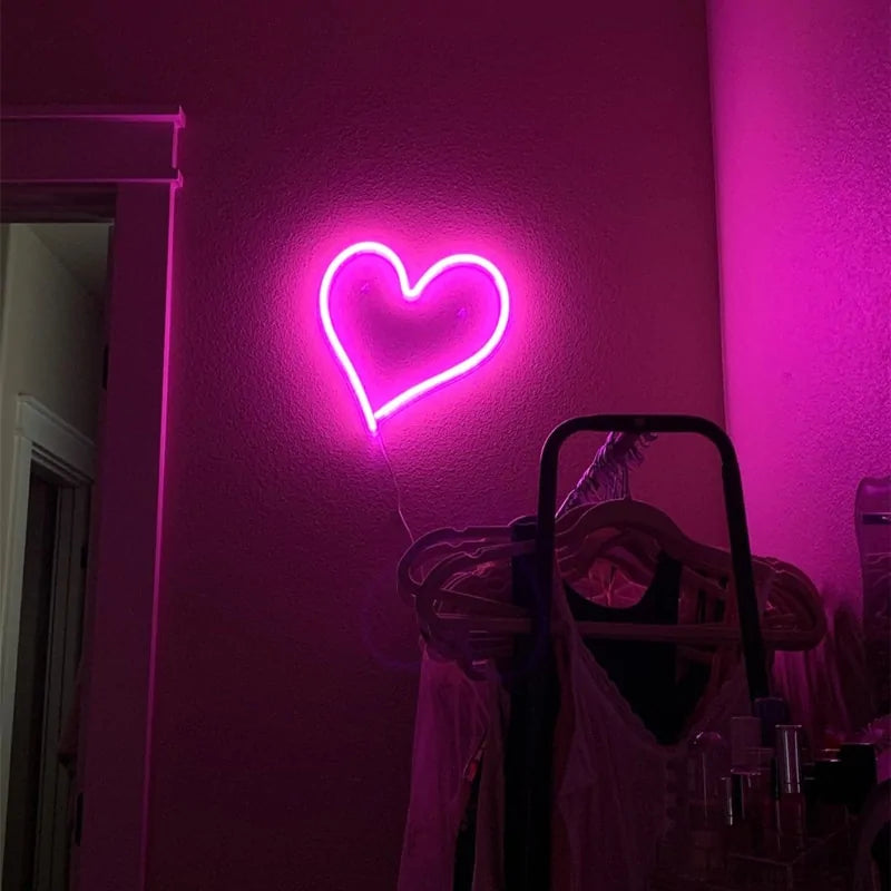 Glowin' Love: Heart-Shaped Neon Sign – 38cm, USB Powered