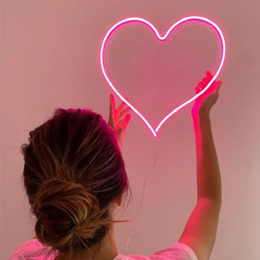 Glowin' Love: Heart-Shaped Neon Sign – 38cm, USB Powered